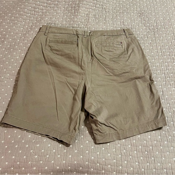 Tommy Hilfiger Women’s Khaki Gray Flat Front Shorts - Picture 2 of 6